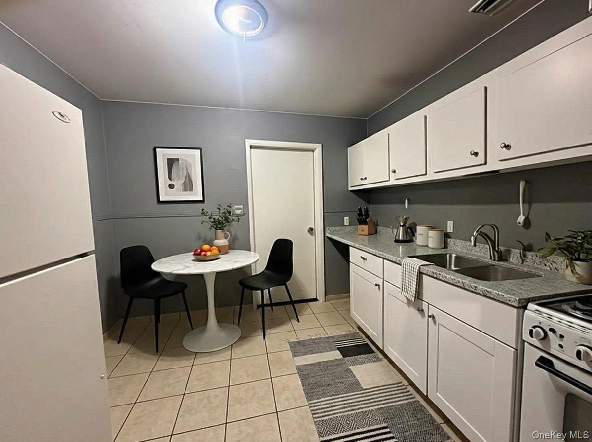 Single Family Eagle  Suffolk County, NY 11763, MLS-945906-9