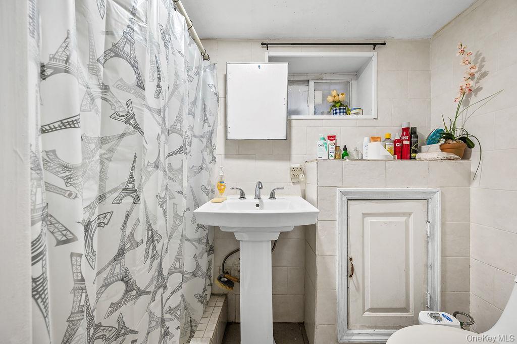 Single Family Humphreys Queens, NY 11369, MLS-945941-28