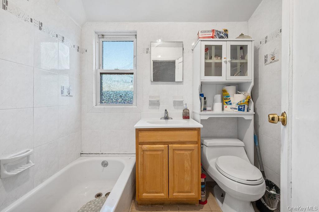 Single Family Humphreys Queens, NY 11369, MLS-945941-33