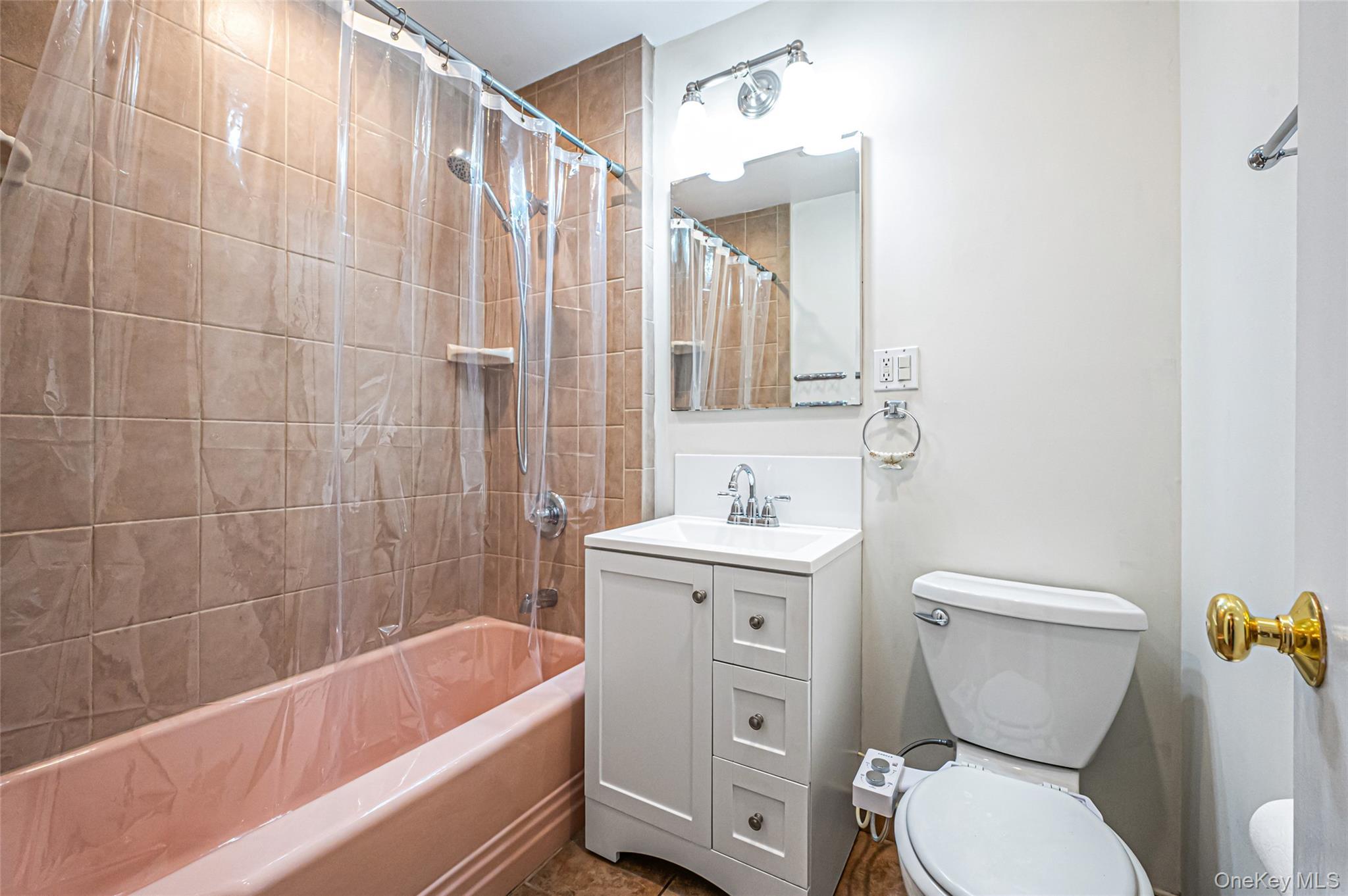 Single Family 70th  Queens, NY 11378, MLS-945960-27