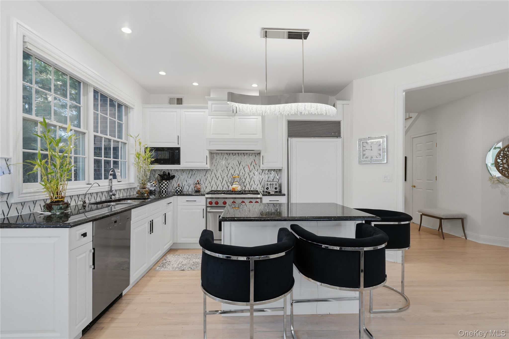 Condo Hathaway  Nassau County, NY 11030, MLS-946048-11