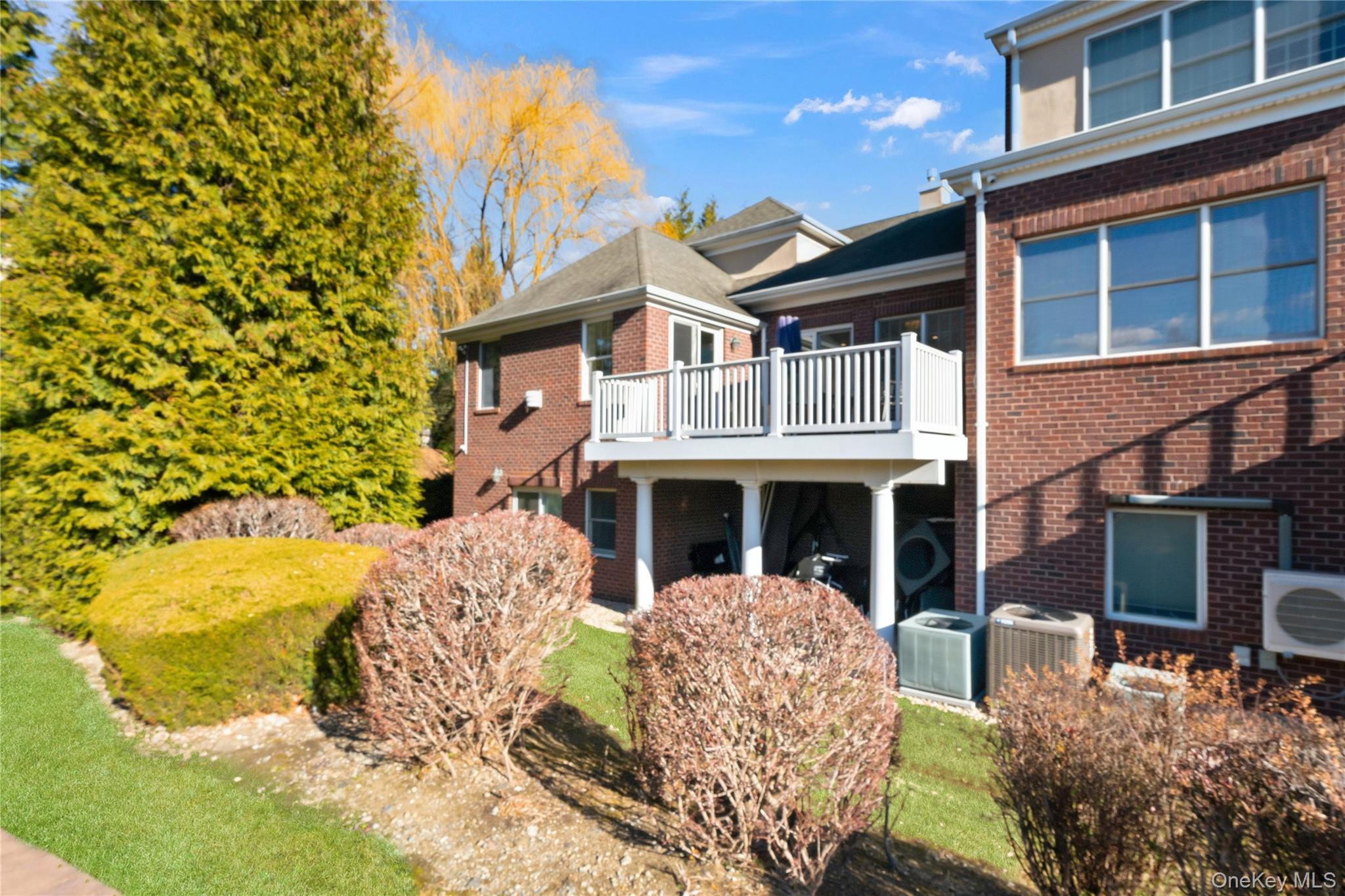 Condo Hathaway  Nassau County, NY 11030, MLS-946048-23