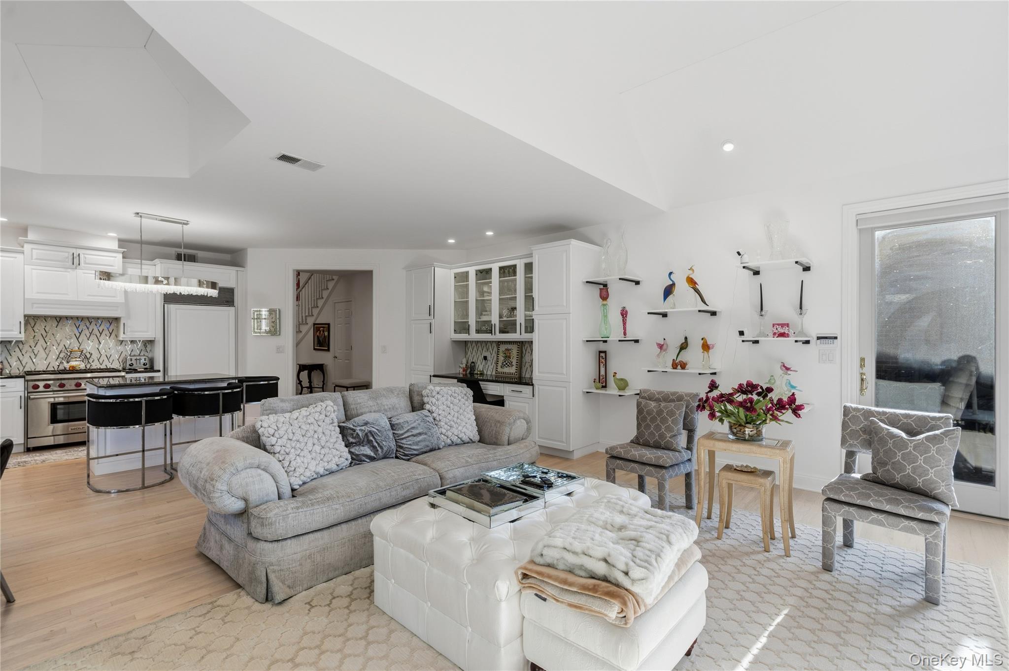 Condo Hathaway  Nassau County, NY 11030, MLS-946048-9