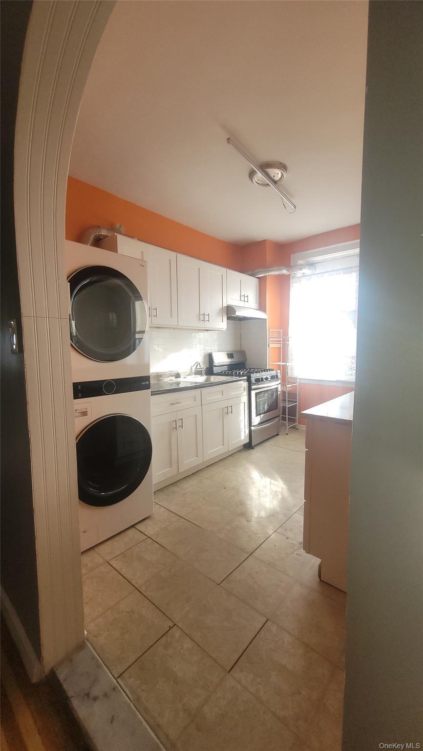 Single Family Yates  Bronx, NY 10469, MLS-946056-18