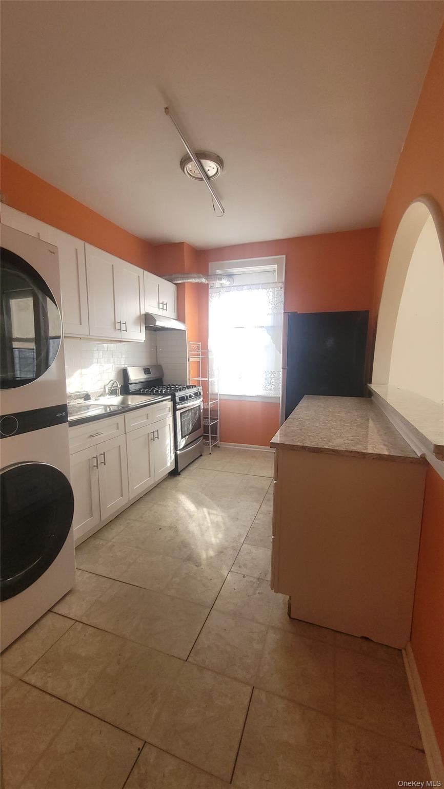 Single Family Yates  Bronx, NY 10469, MLS-946056-20