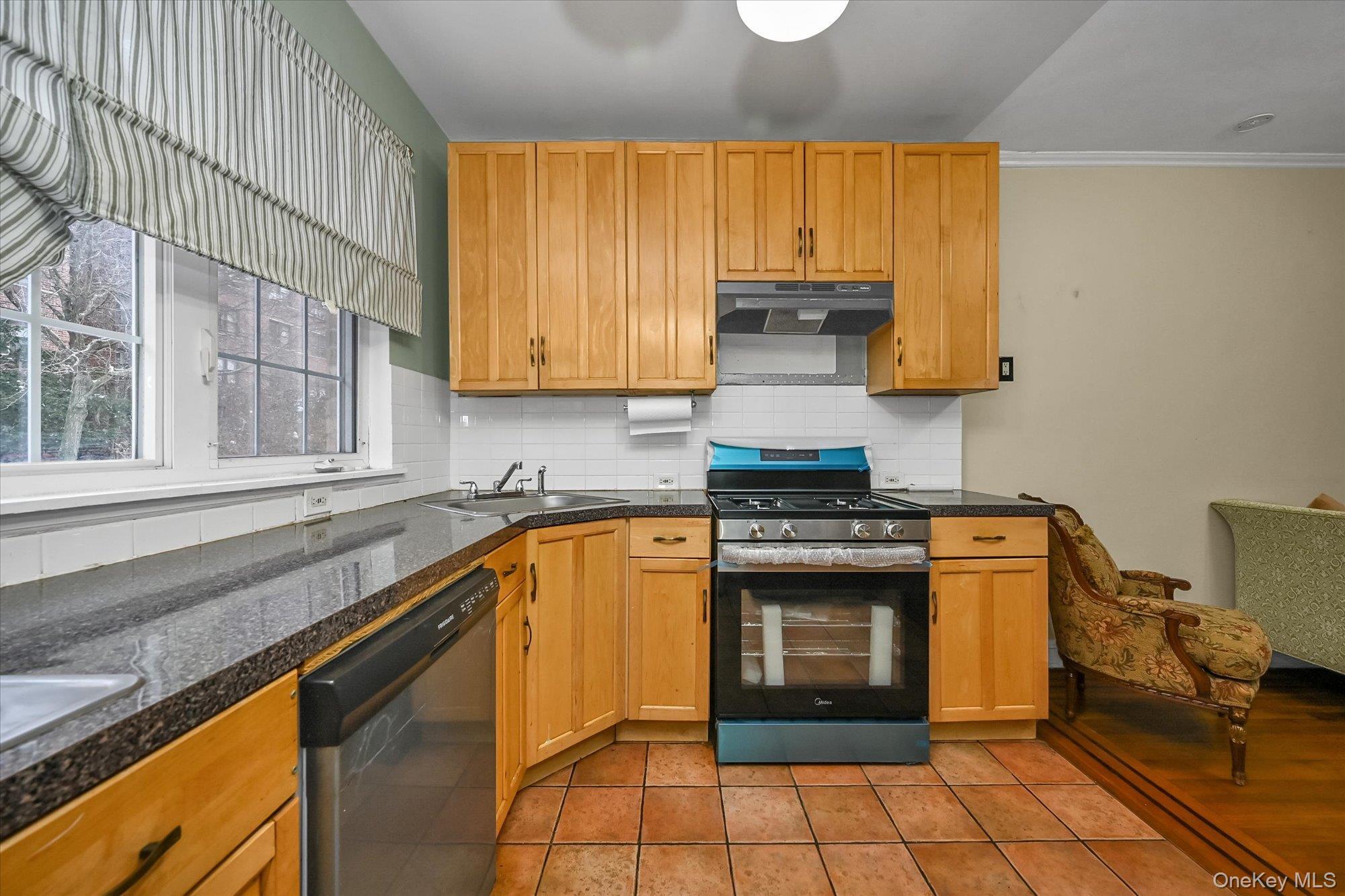 Single Family 67th  Queens, NY 11374, MLS-946066-4