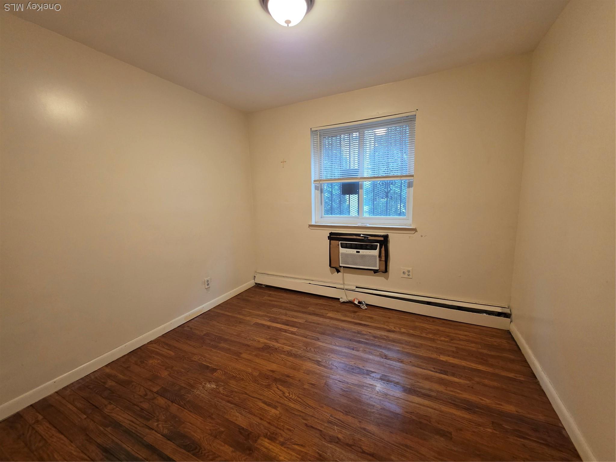 Apartment Ely  Bronx, NY 10469, MLS-946132-8