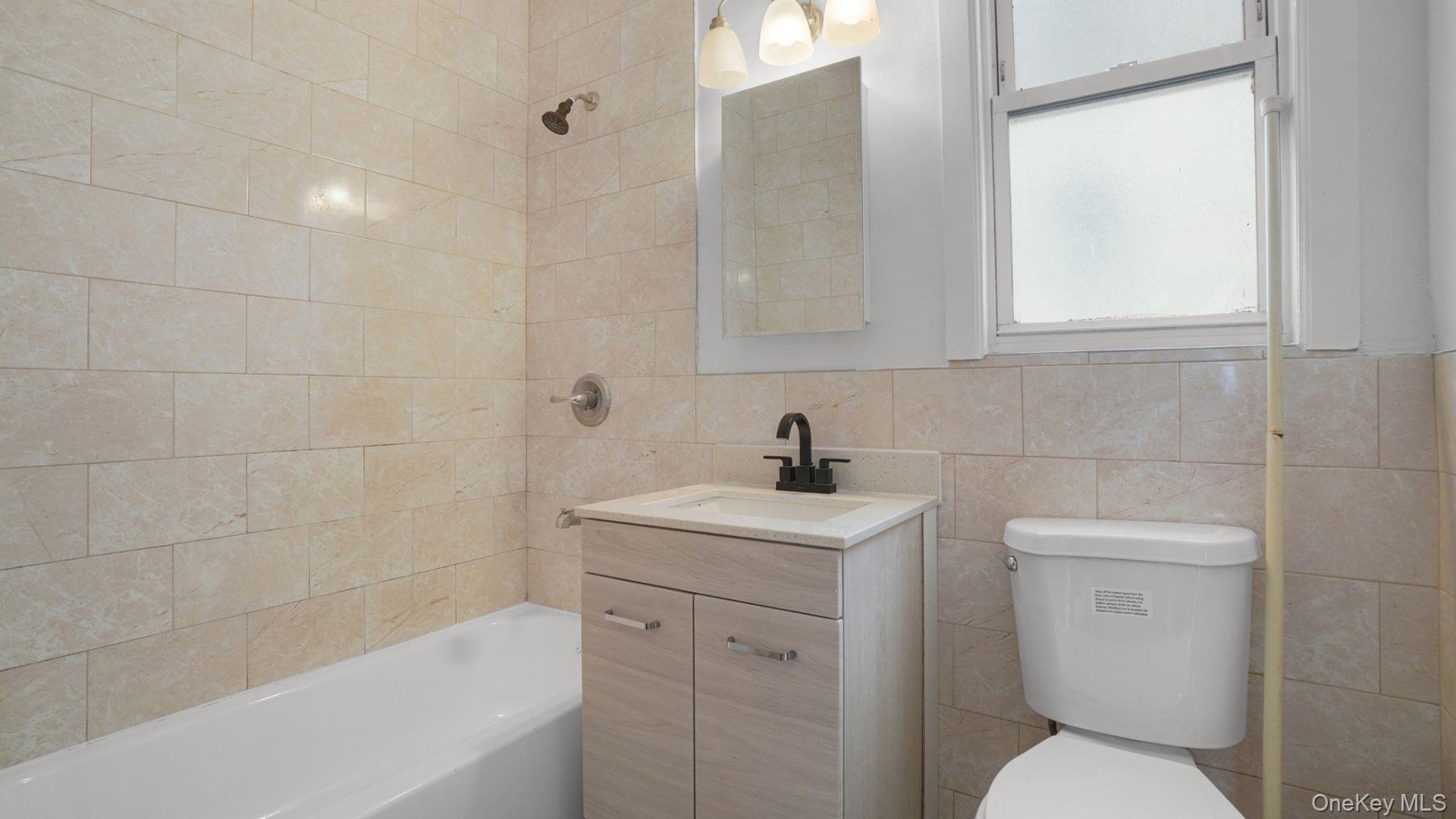 Single Family Hunter  Bronx, NY 10475, MLS-946154-17