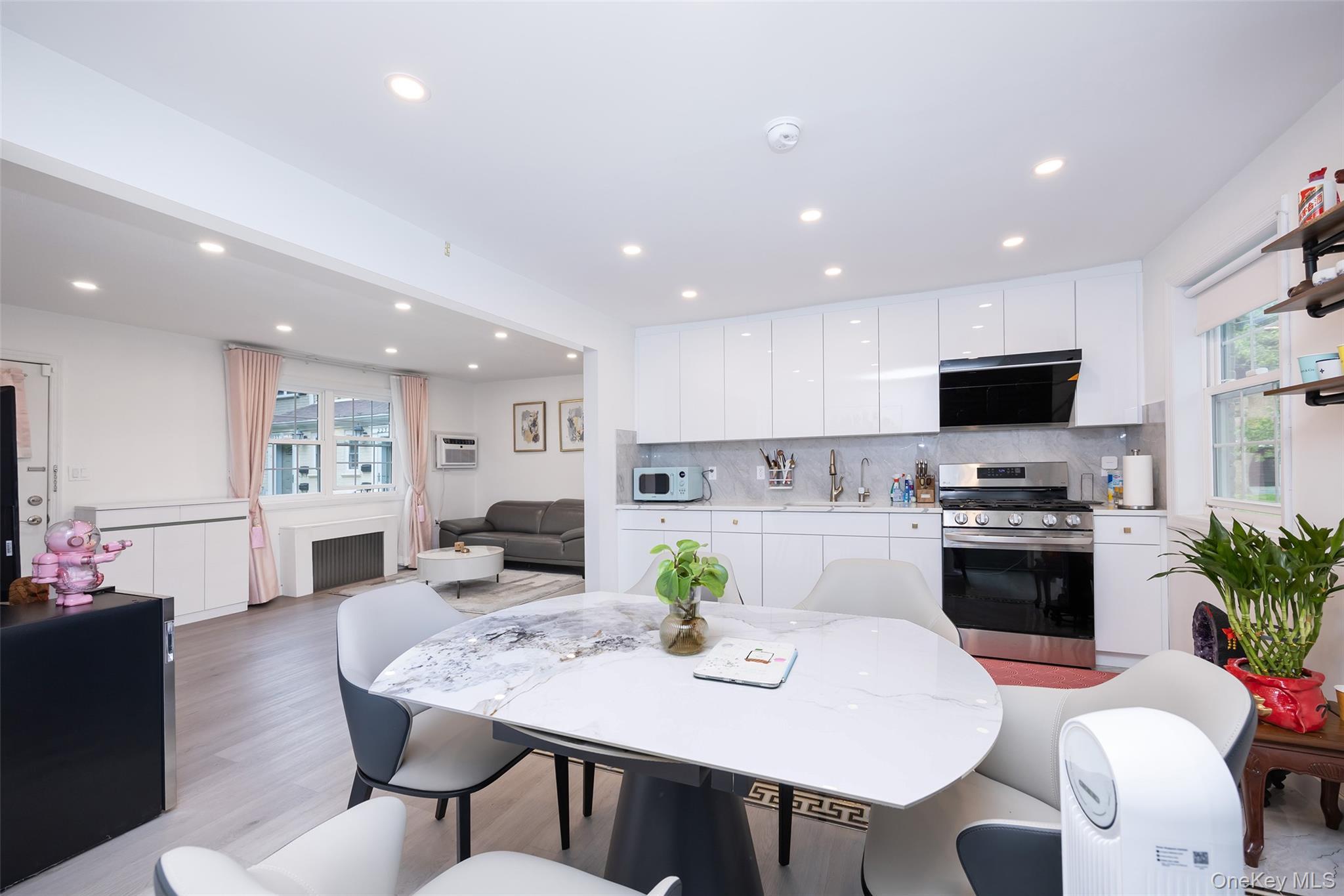 Coop 65th  Queens, NY 11364, MLS-946163-10