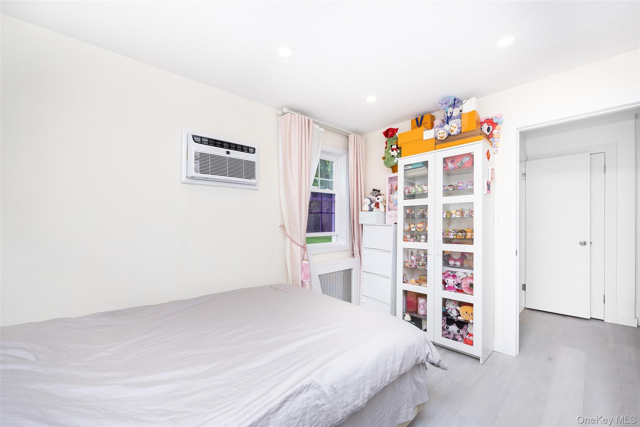 Coop 65th  Queens, NY 11364, MLS-946163-17