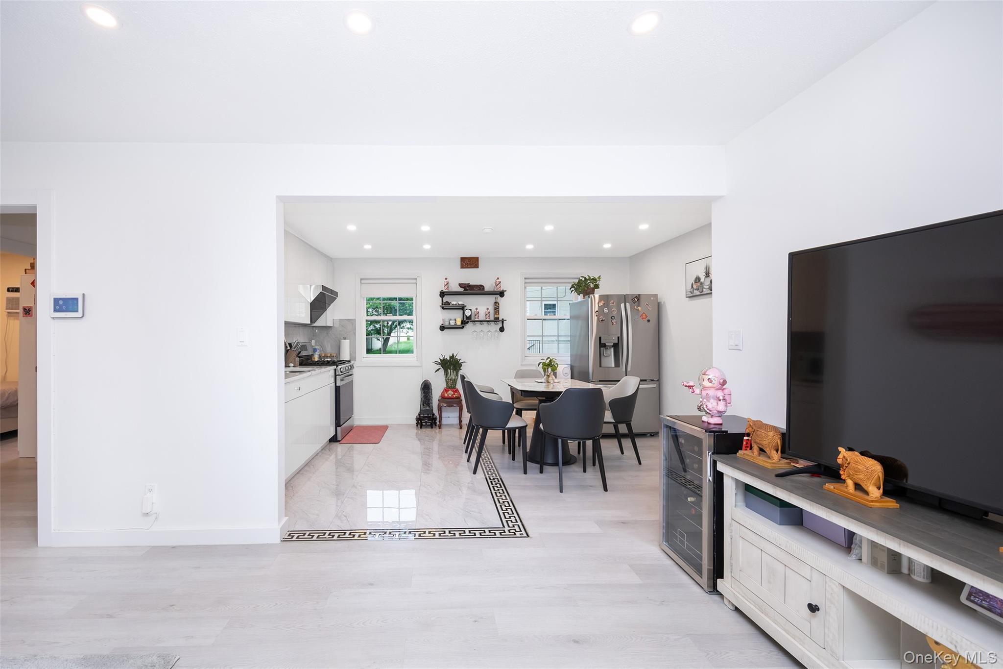 Coop 65th  Queens, NY 11364, MLS-946163-6