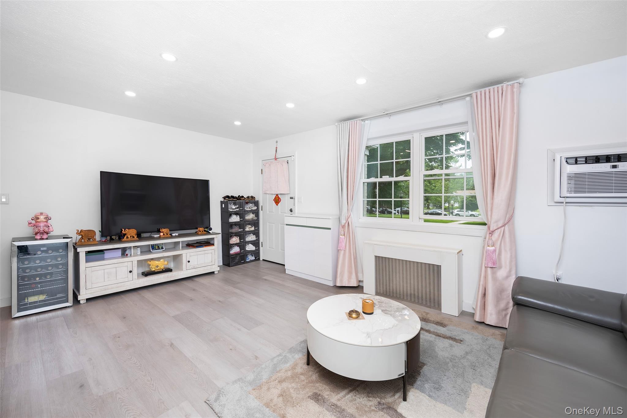 Coop 65th  Queens, NY 11364, MLS-946163-8