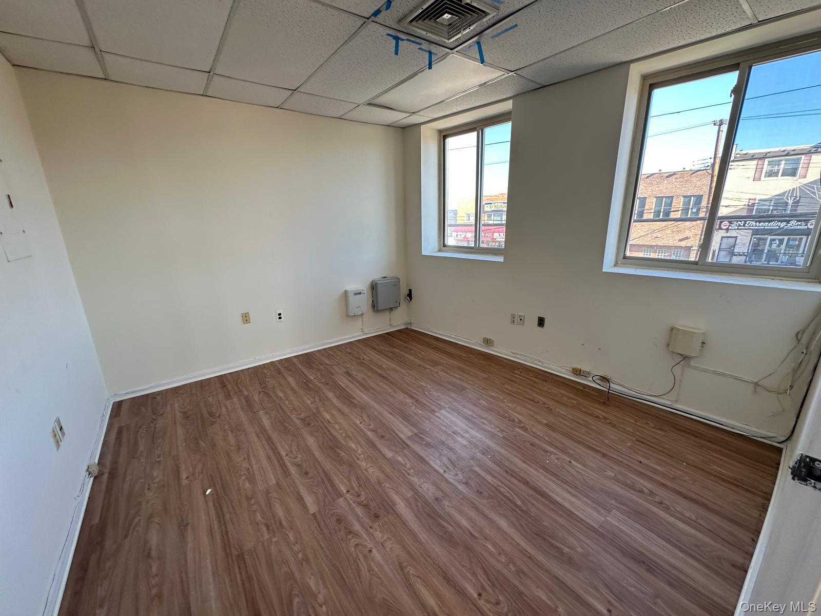 Commercial Lease Tremont  Bronx, NY 10465, MLS-946199-2