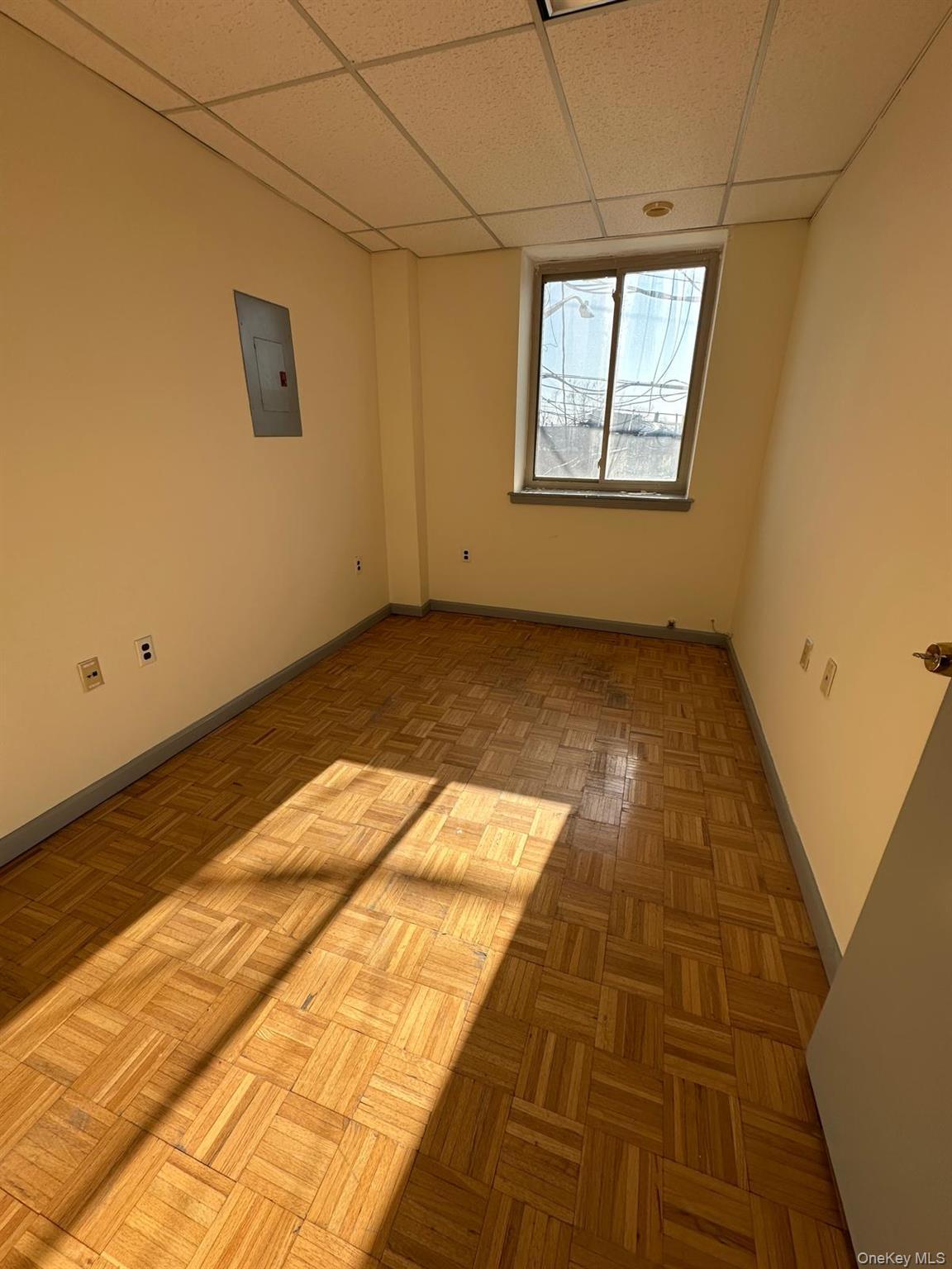 Commercial Lease Tremont  Bronx, NY 10465, MLS-946200-2