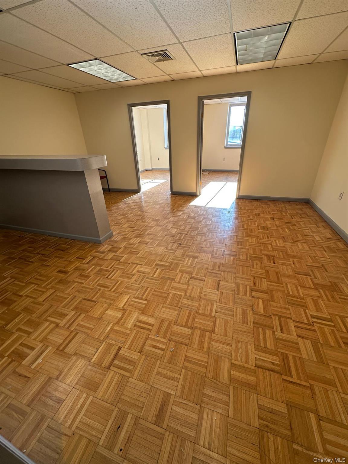 Commercial Lease Tremont  Bronx, NY 10465, MLS-946200-4