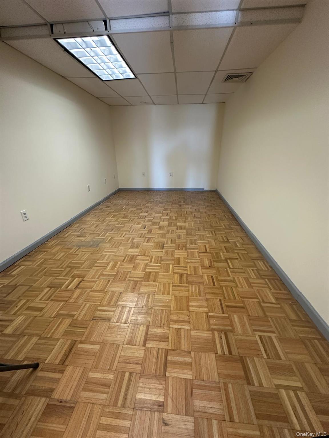 Commercial Lease Tremont  Bronx, NY 10465, MLS-946201-13