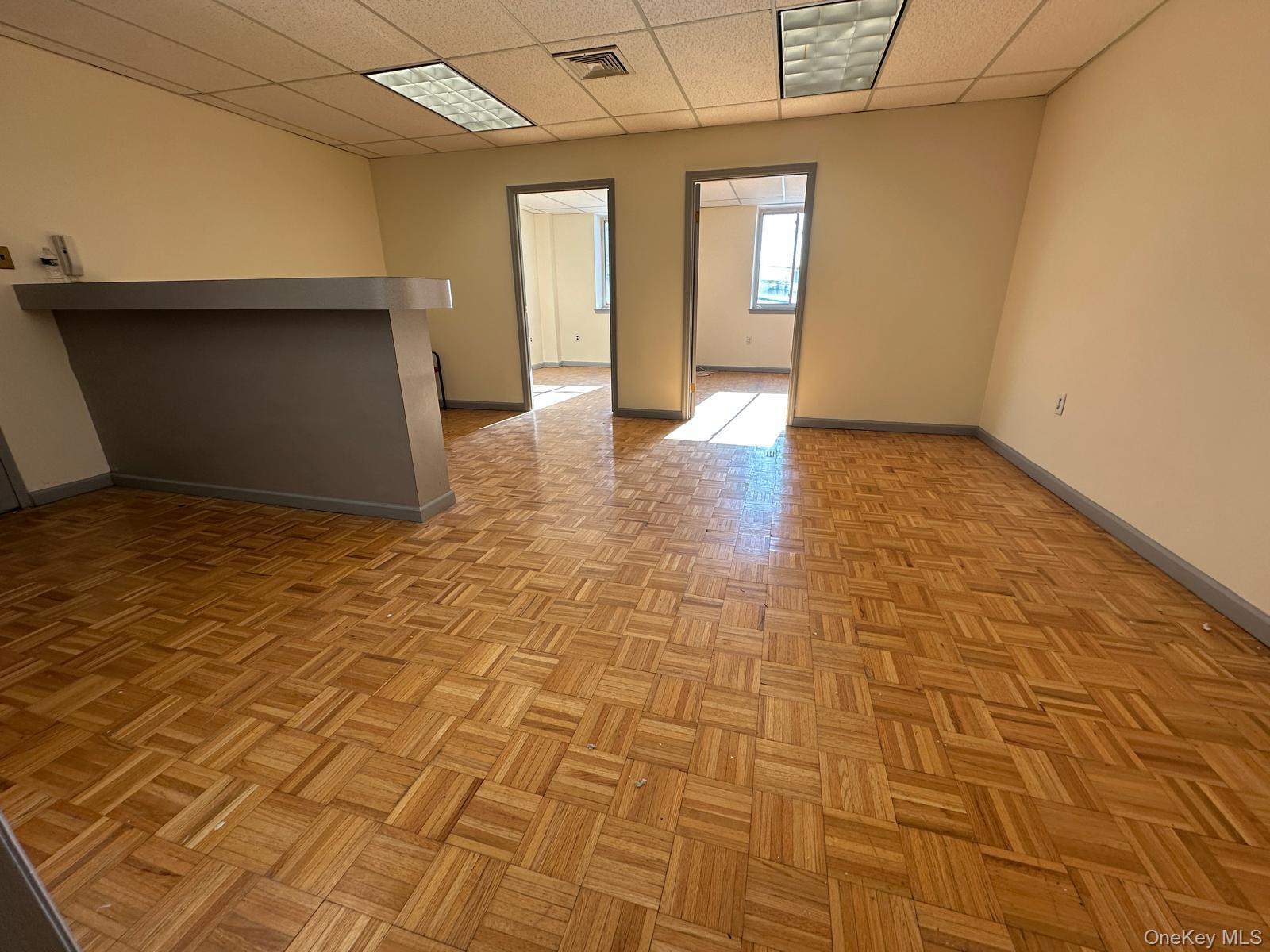 Commercial Lease Tremont  Bronx, NY 10465, MLS-946201-14