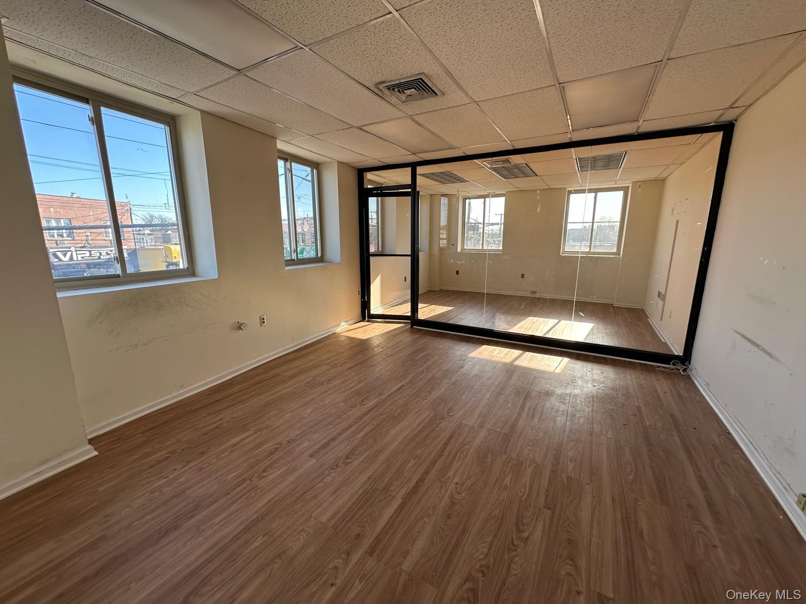 Commercial Lease Tremont  Bronx, NY 10465, MLS-946201-3