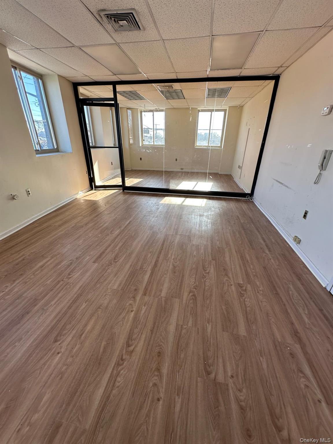 Commercial Lease Tremont  Bronx, NY 10465, MLS-946201-4