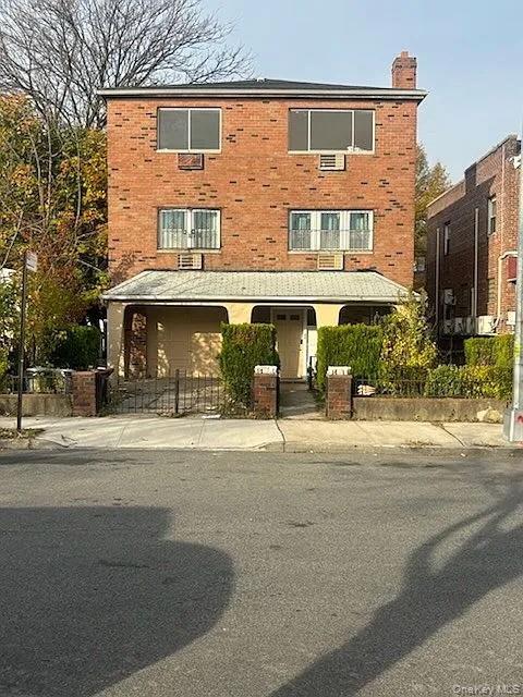 Single Family Radcliff  Bronx, NY 10469, MLS-946207-3