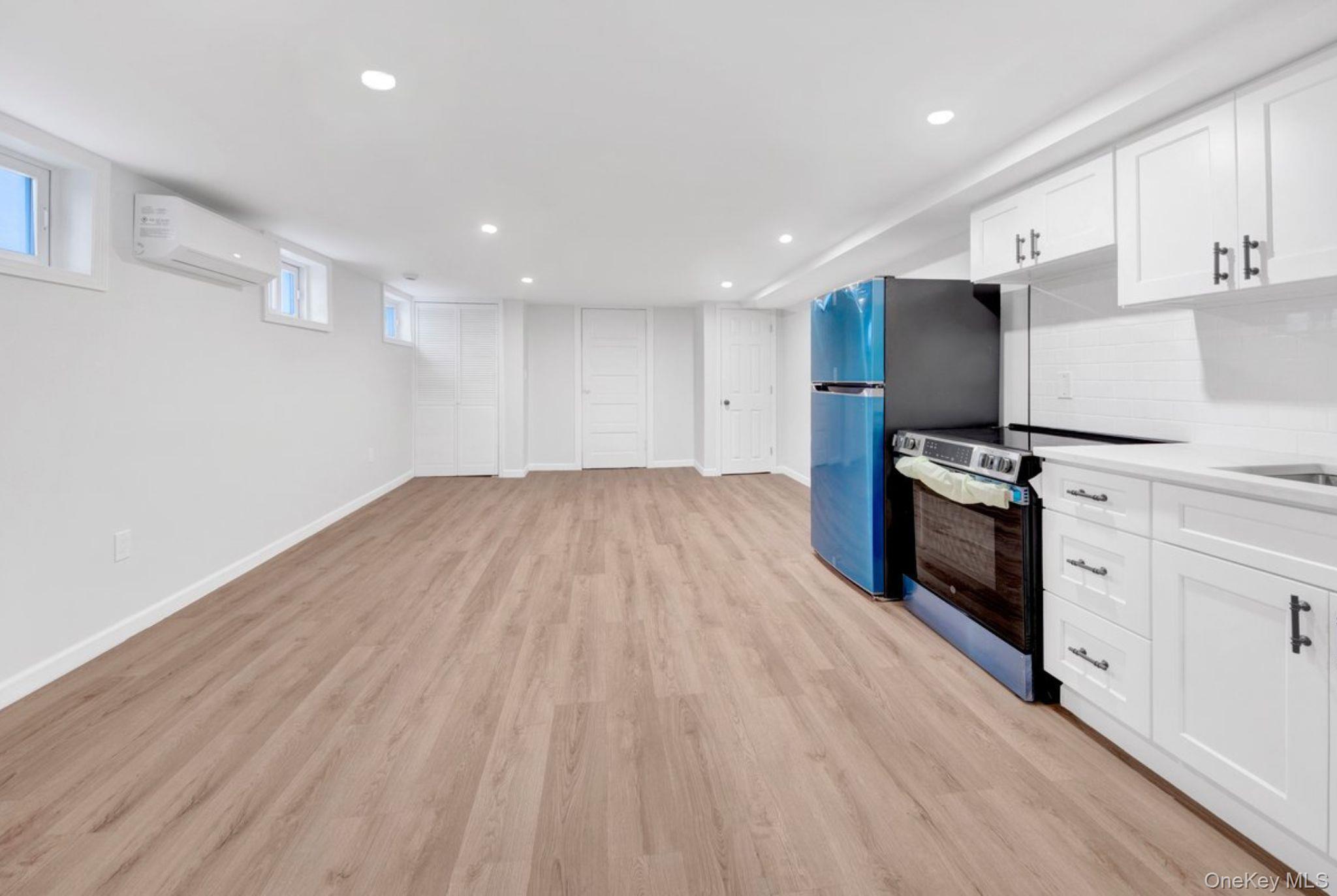 Single Family Fenton Bronx, NY 10469, MLS-946220-14