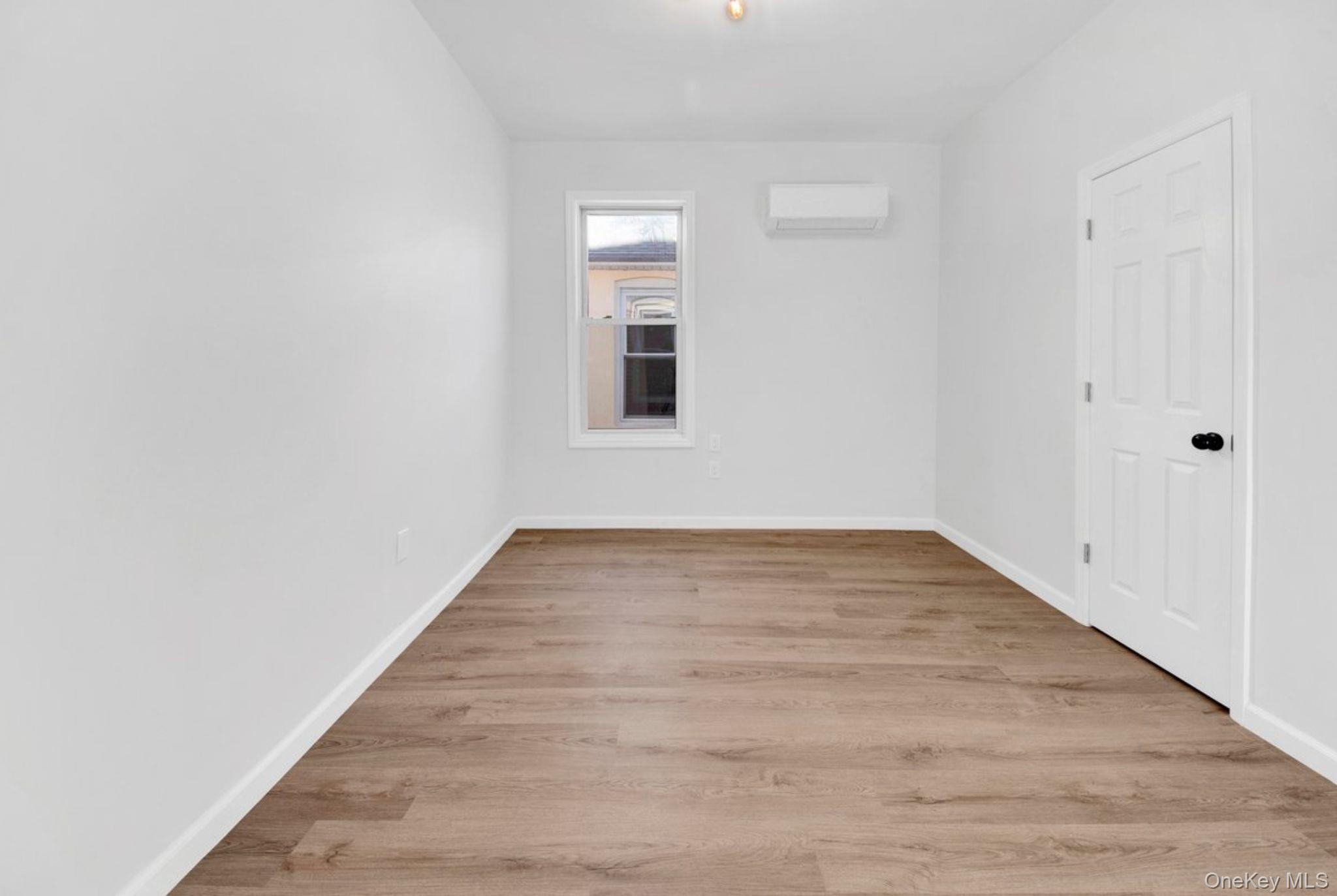 Single Family Fenton Bronx, NY 10469, MLS-946220-17