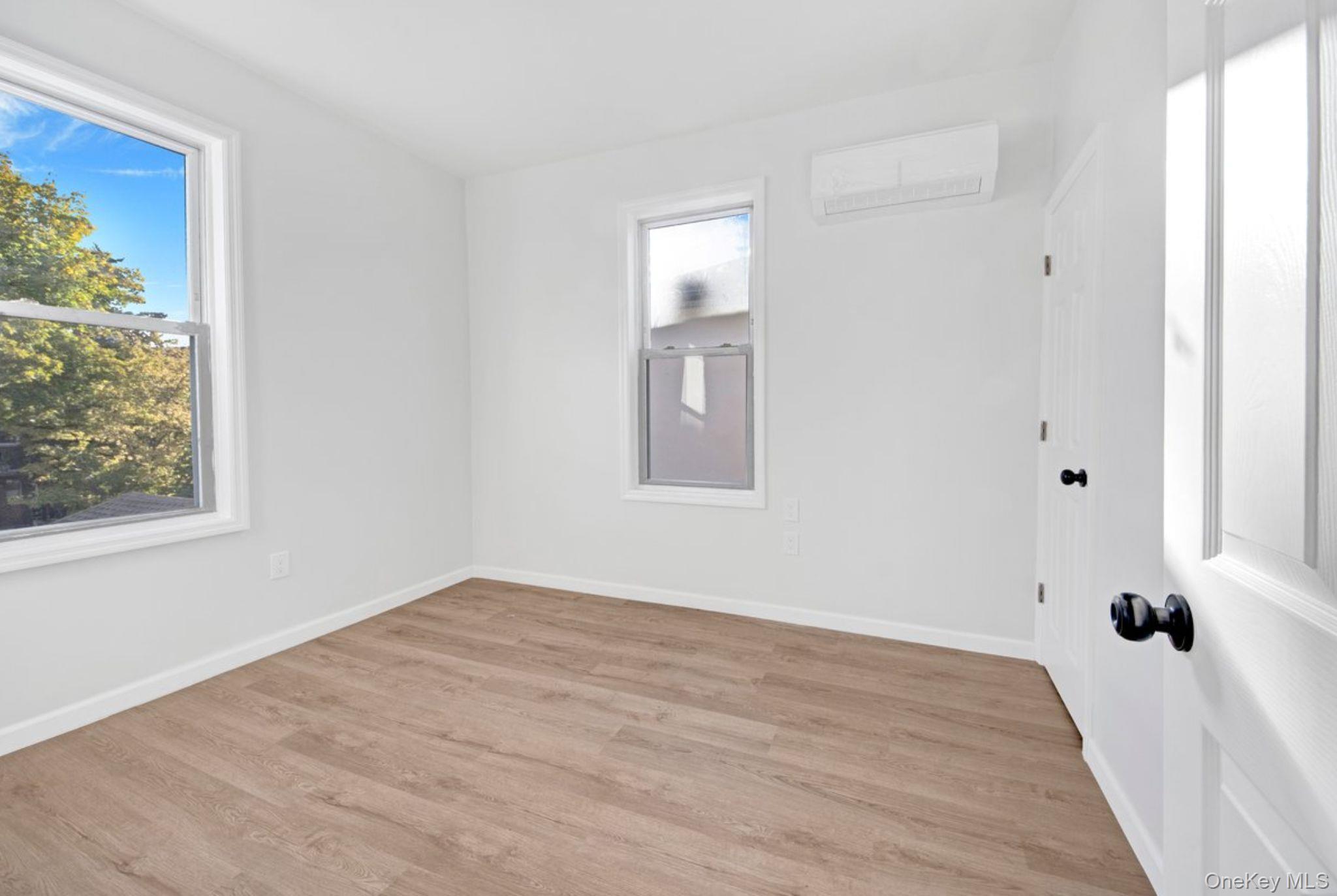 Single Family Fenton Bronx, NY 10469, MLS-946220-18