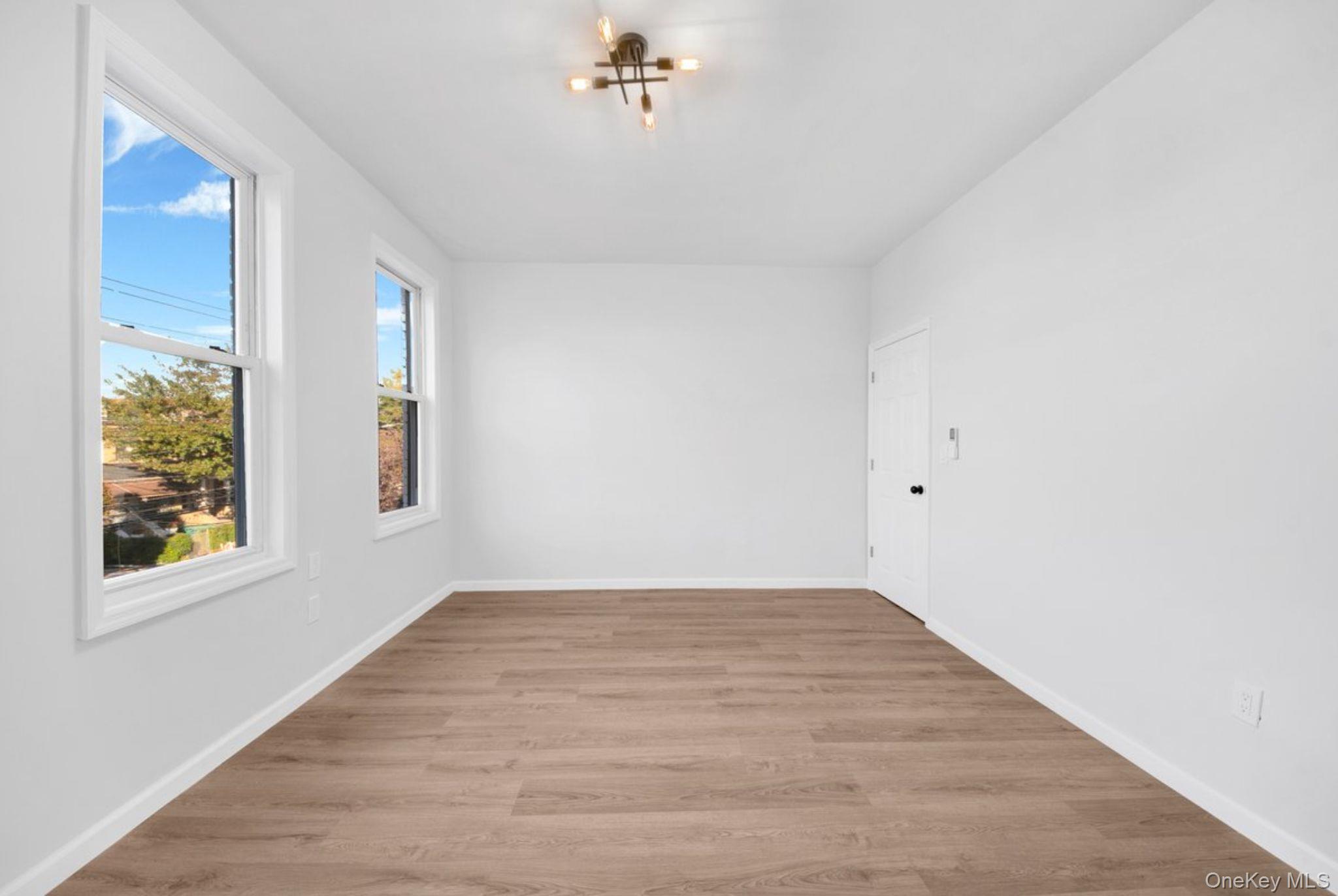 Single Family Fenton Bronx, NY 10469, MLS-946220-20