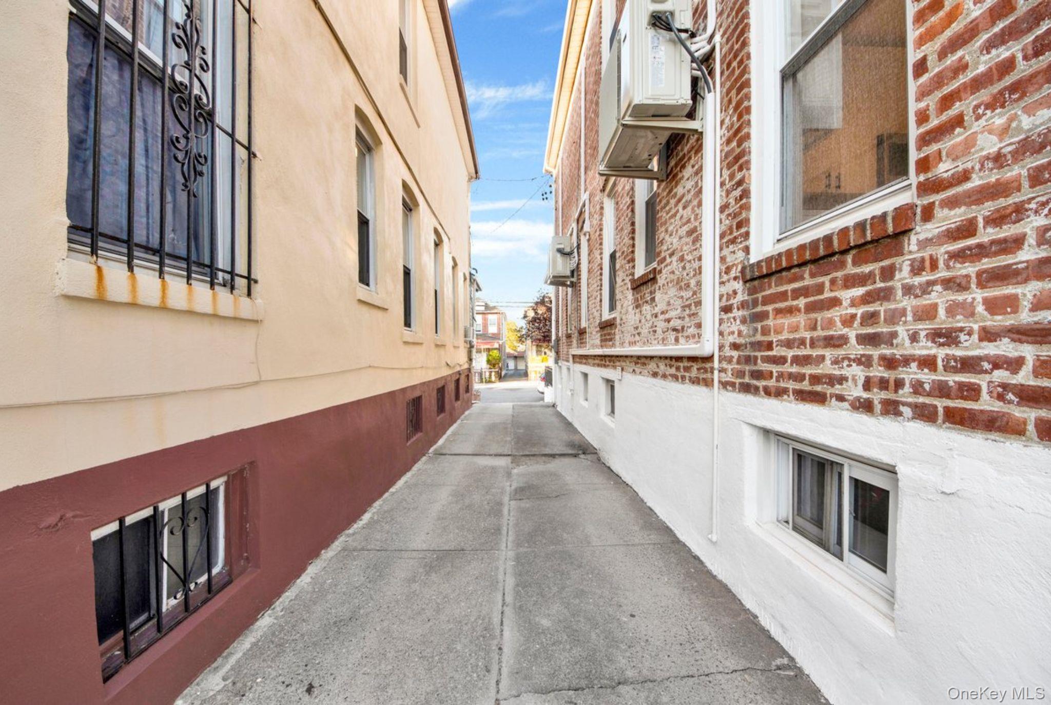 Single Family Fenton Bronx, NY 10469, MLS-946220-31