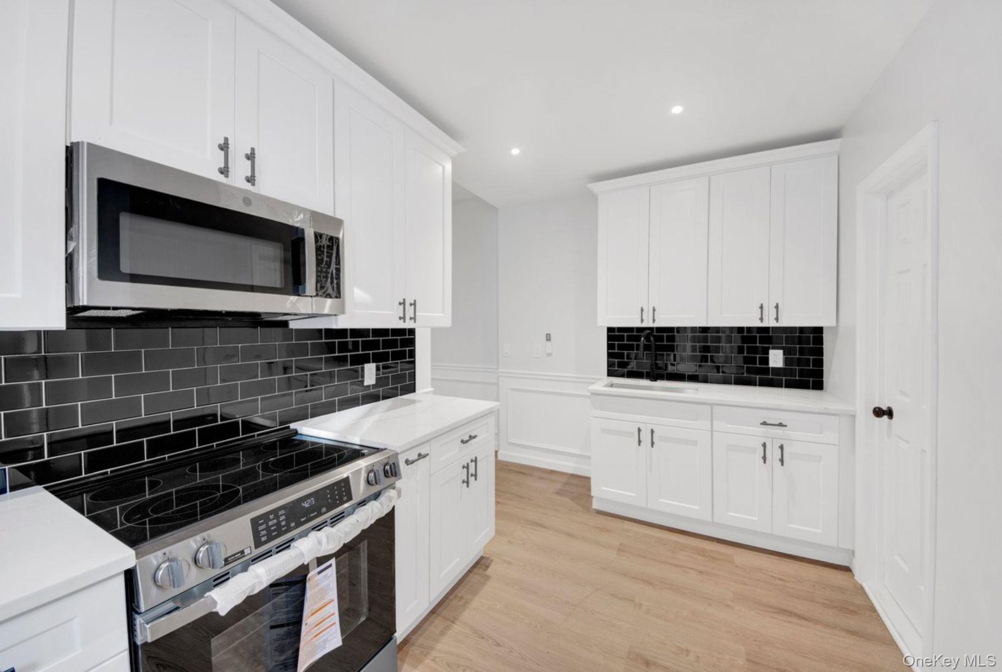 Single Family Fenton Bronx, NY 10469, MLS-946220-6