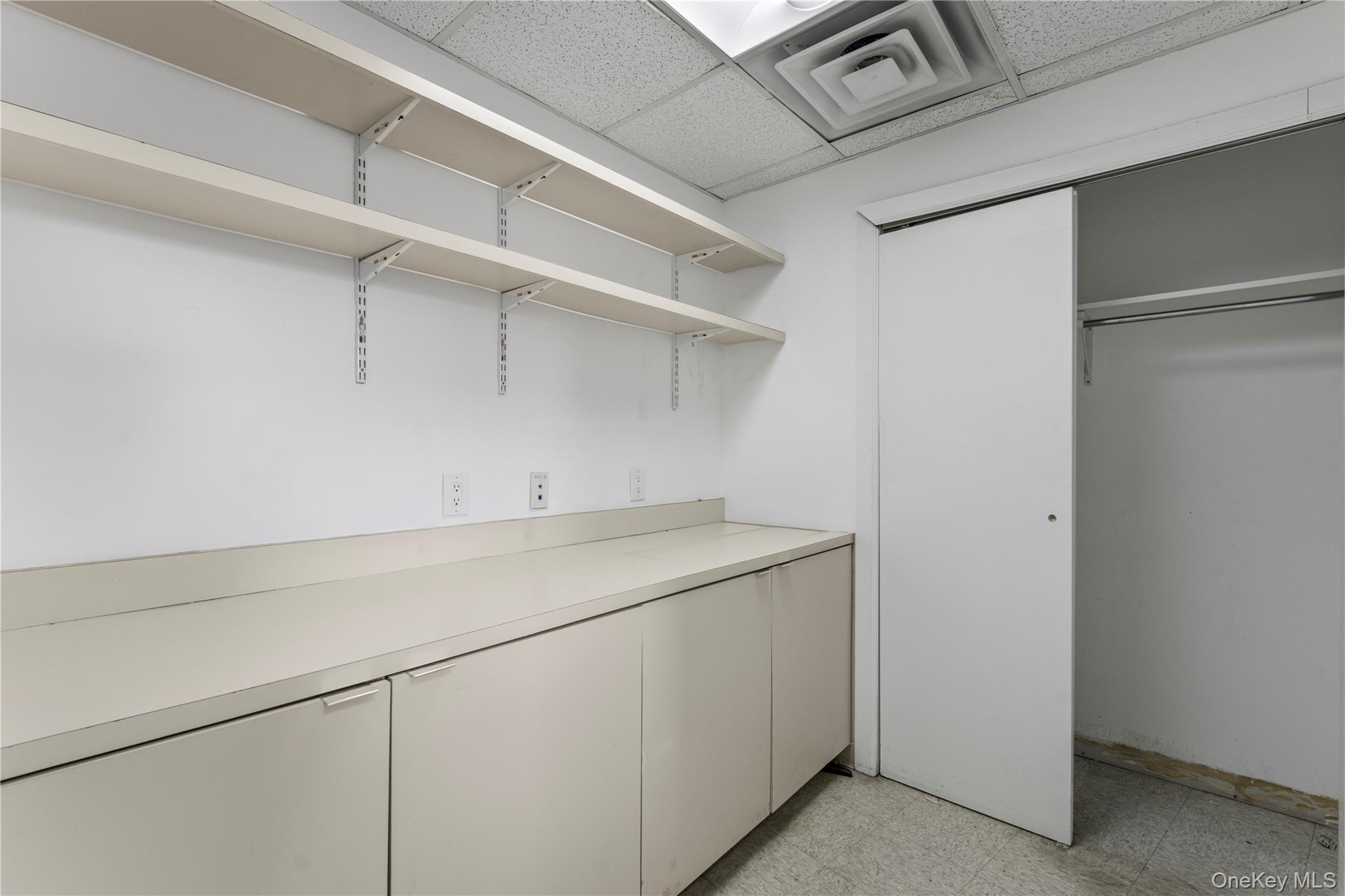 Commercial Lease Main  Queens, NY 11355, MLS-946321-25