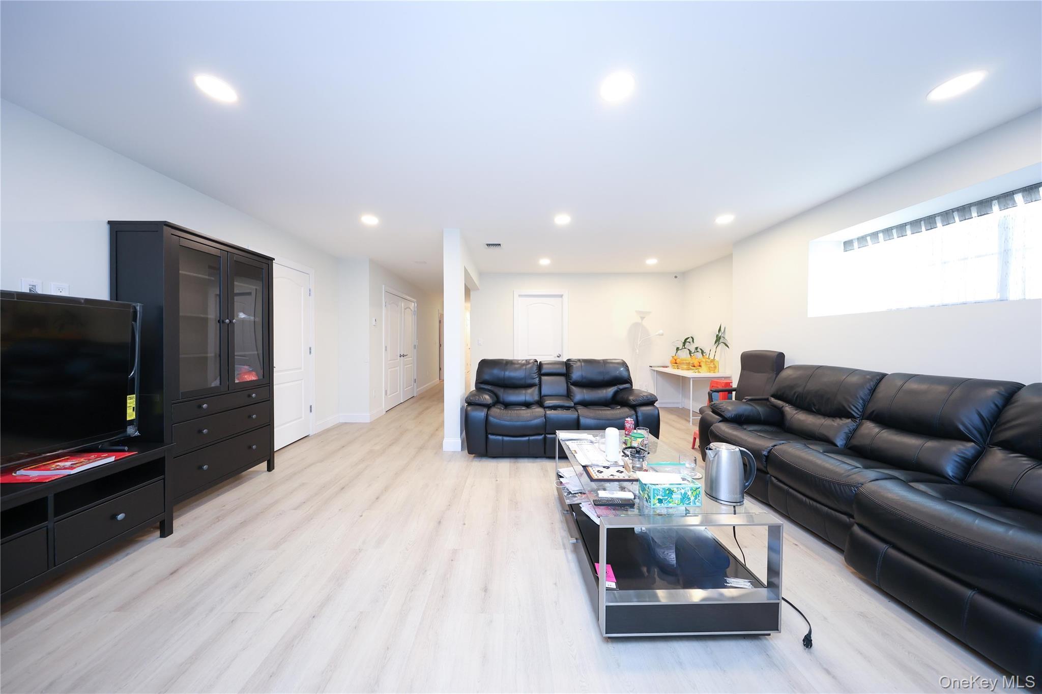 Single Family Highland  Staten Island, NY 10308, MLS-946330-37