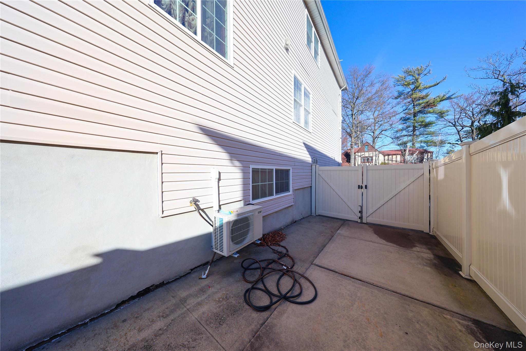 Single Family Highland  Staten Island, NY 10308, MLS-946330-44