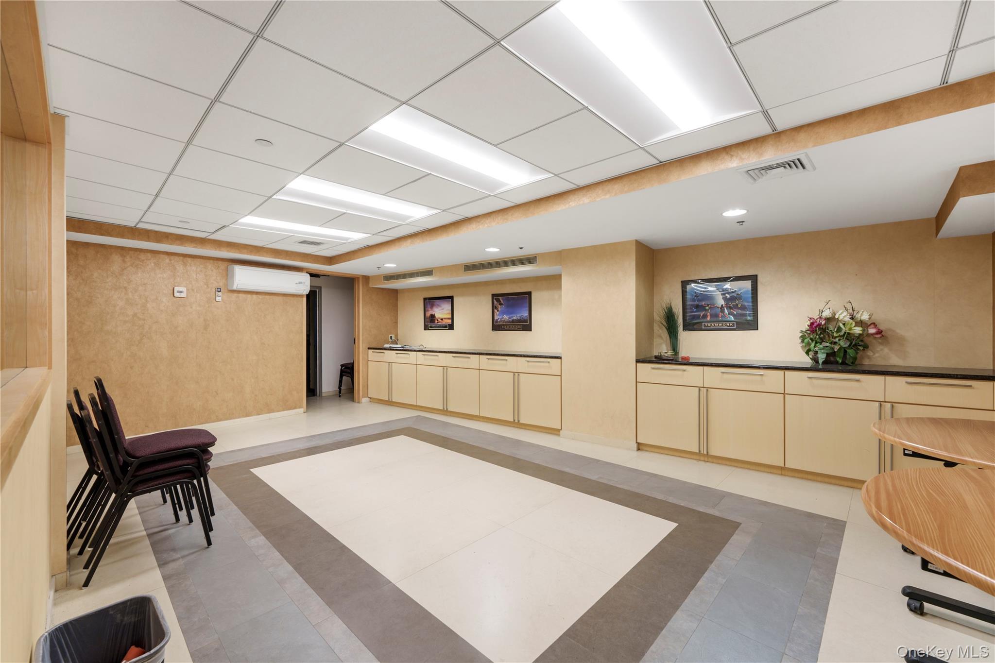 Commercial Lease Main  Queens, NY 11355, MLS-946338-45