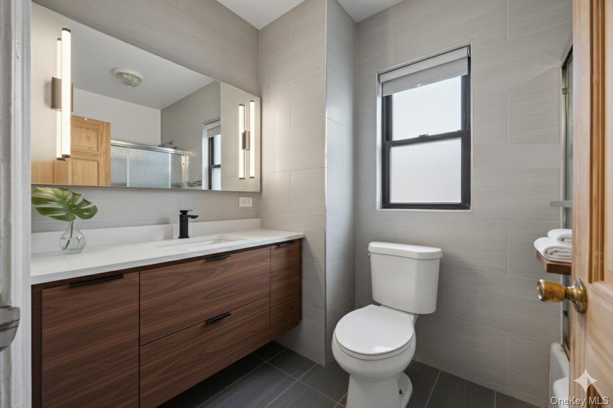 Single Family Hill  Bronx, NY 10466, MLS-946347-13