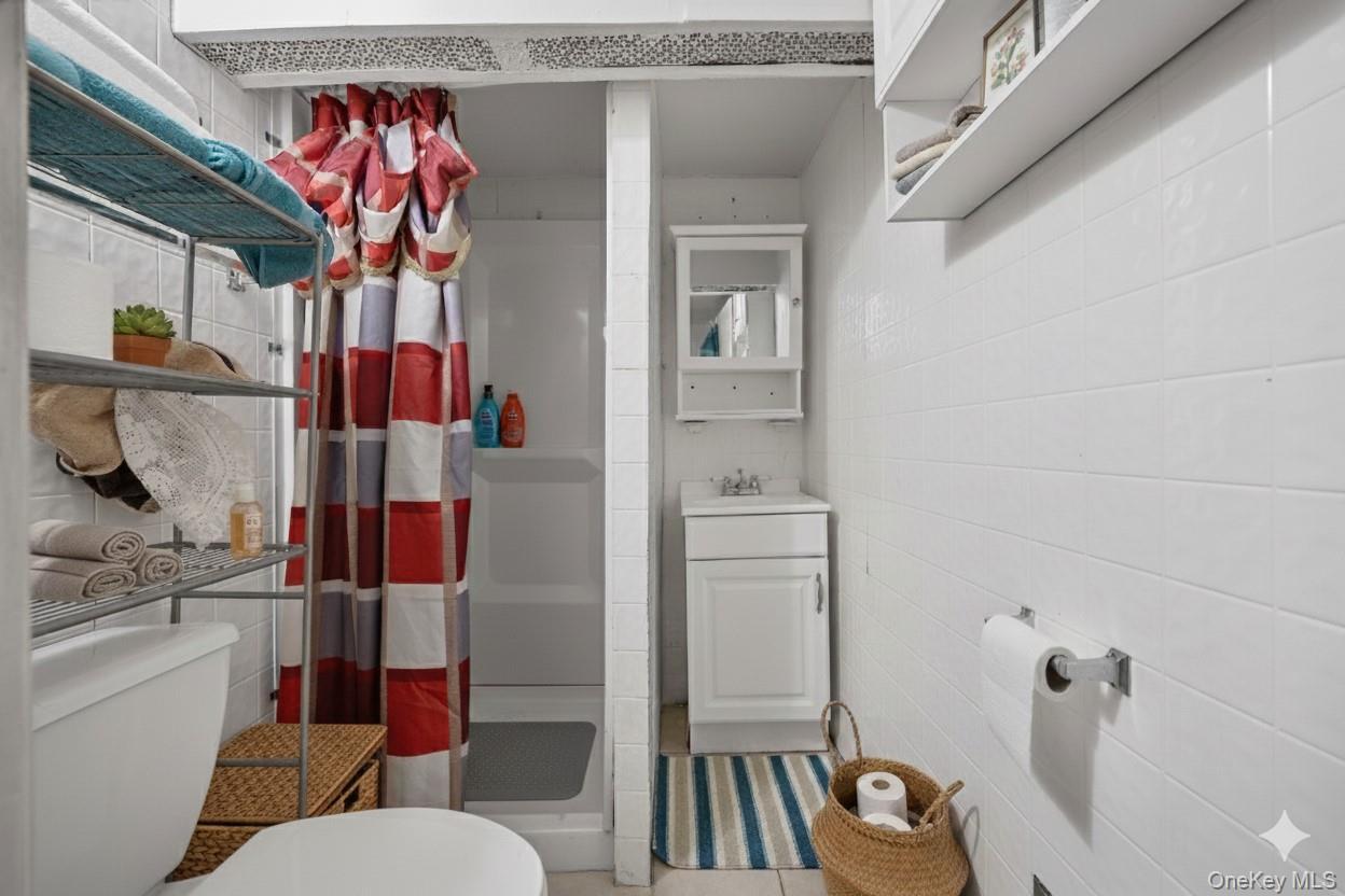 Single Family Hill  Bronx, NY 10466, MLS-946347-14