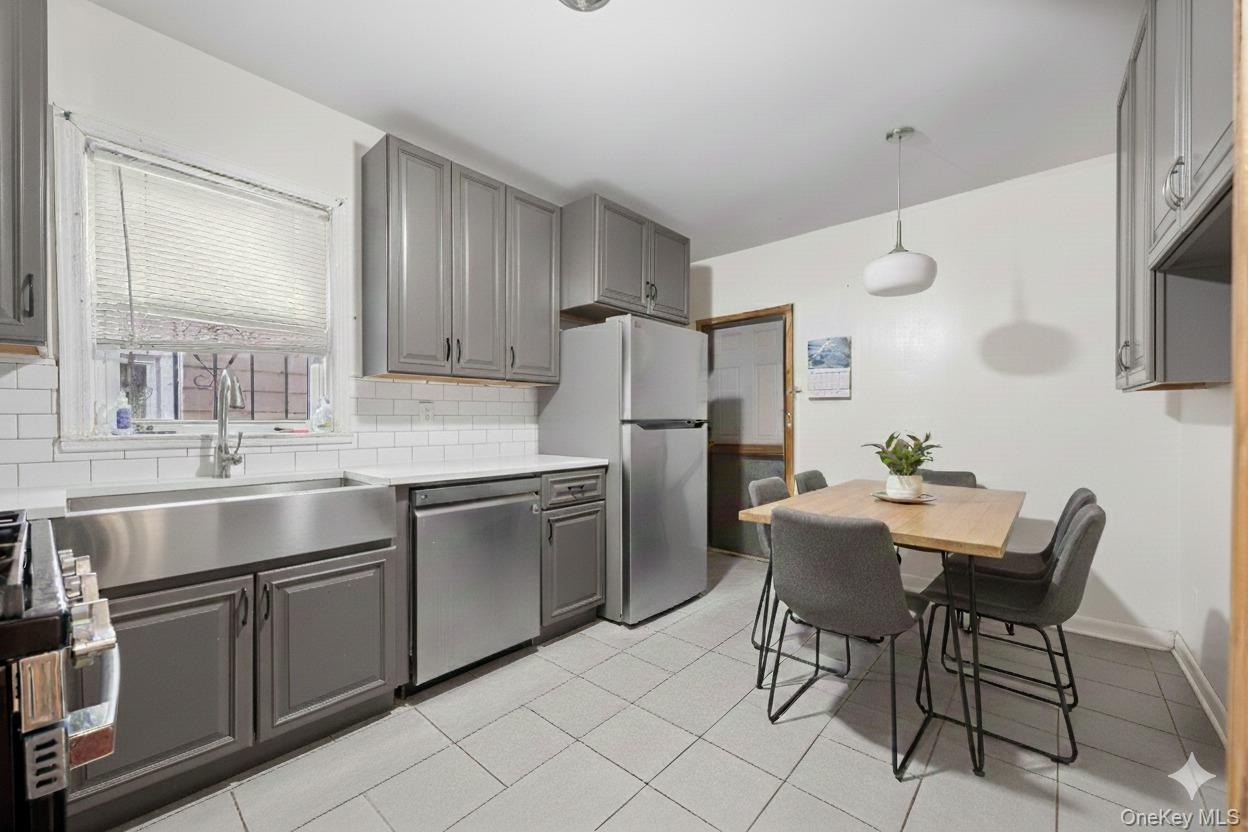 Single Family Hill  Bronx, NY 10466, MLS-946347-3