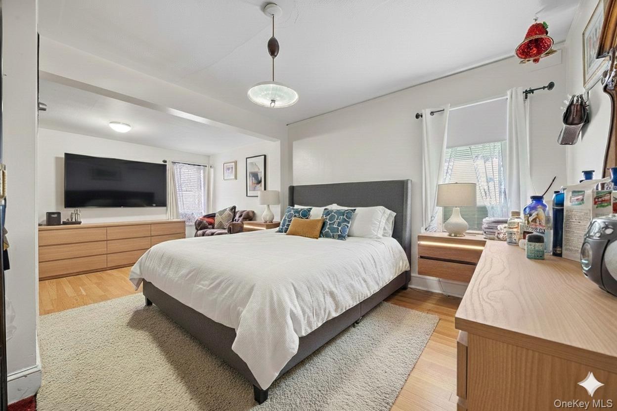 Single Family Hill  Bronx, NY 10466, MLS-946347-8