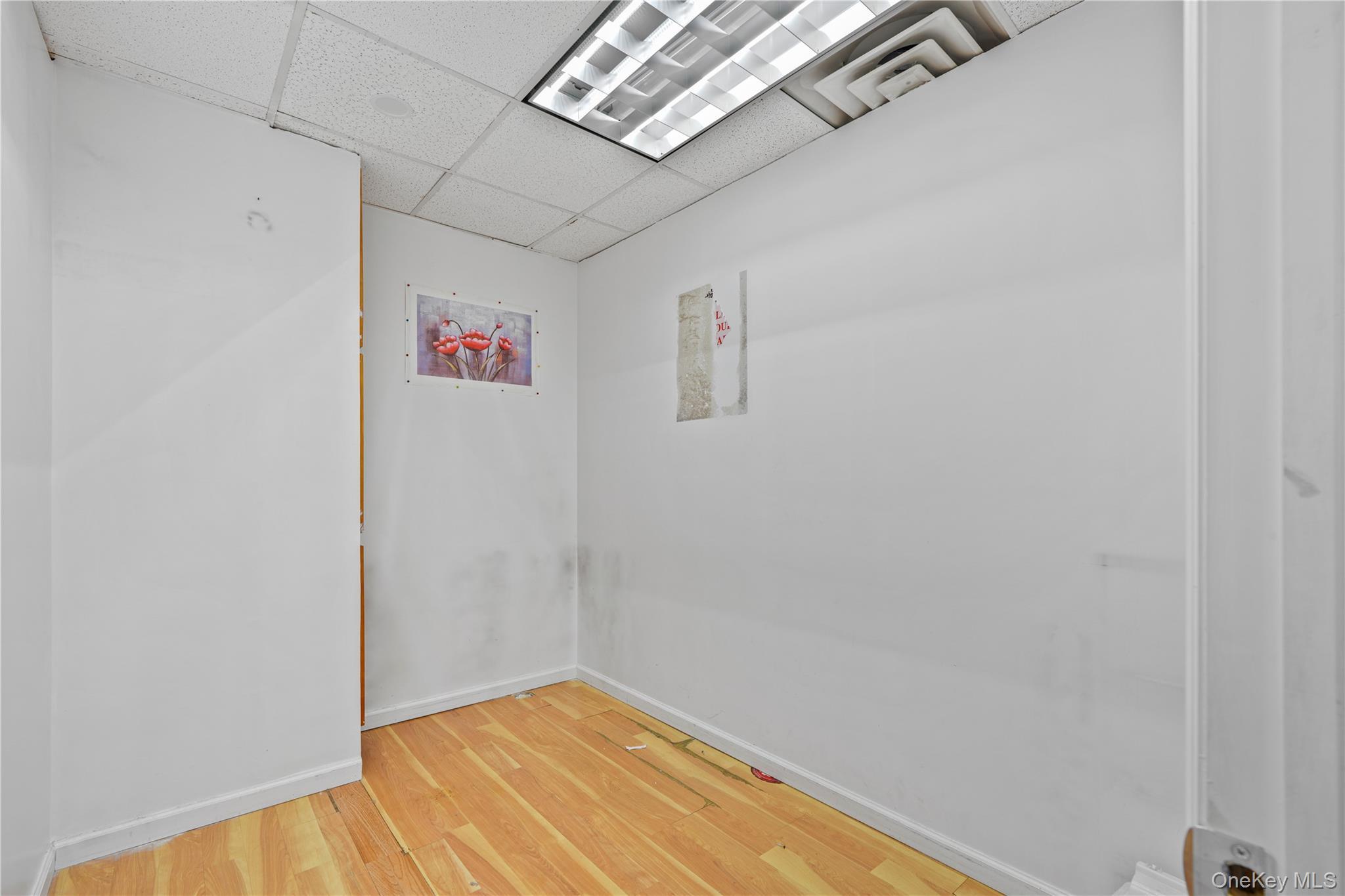 Commercial Lease Main  Queens, NY 11355, MLS-946350-14