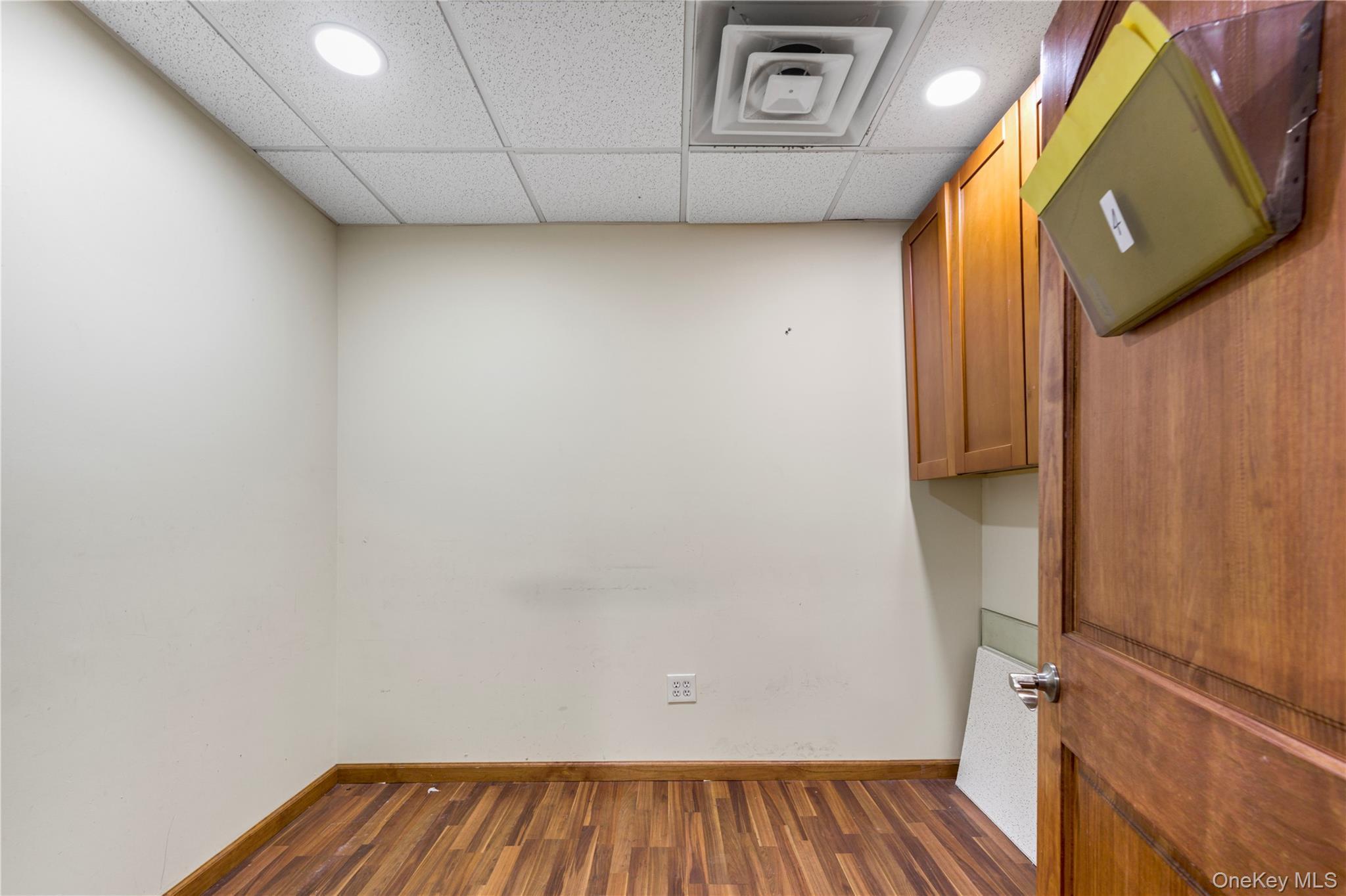 Commercial Lease Main  Queens, NY 11355, MLS-946350-16