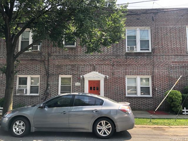 Apartment in New York - Farmers  Queens, NY 11412