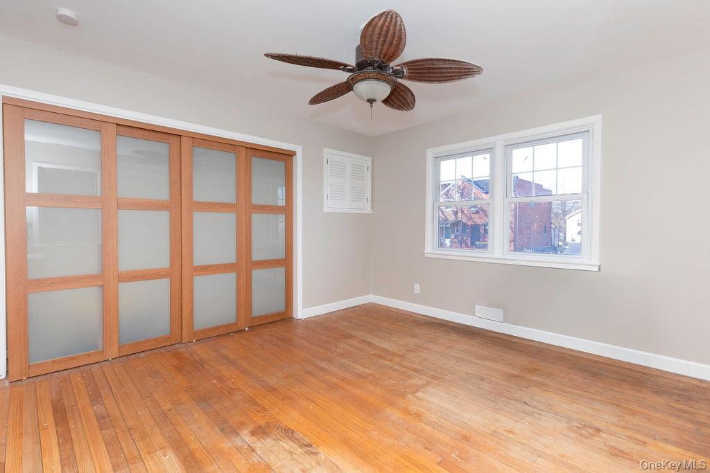 Single Family Reville  Bronx, NY 10464, MLS-946356-10