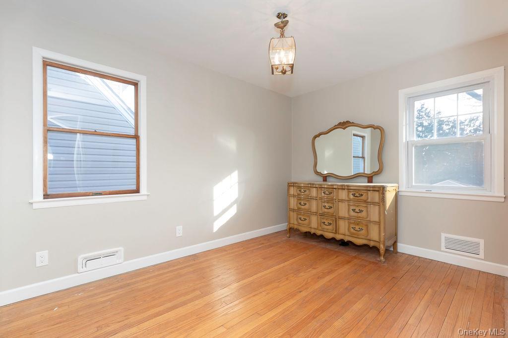 Single Family Reville  Bronx, NY 10464, MLS-946356-12