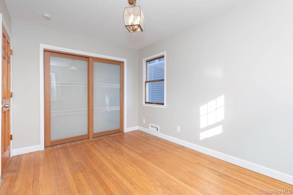 Single Family Reville  Bronx, NY 10464, MLS-946356-13