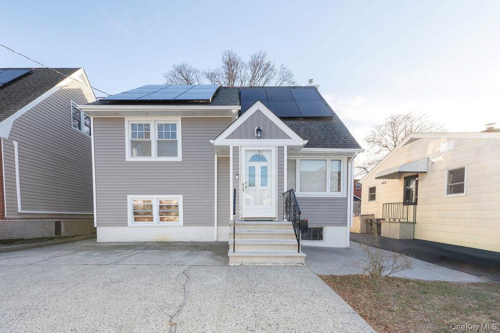 Single Family Reville  Bronx, NY 10464, MLS-946356-2