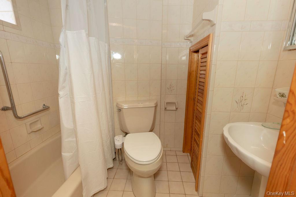 Single Family Reville  Bronx, NY 10464, MLS-946356-20