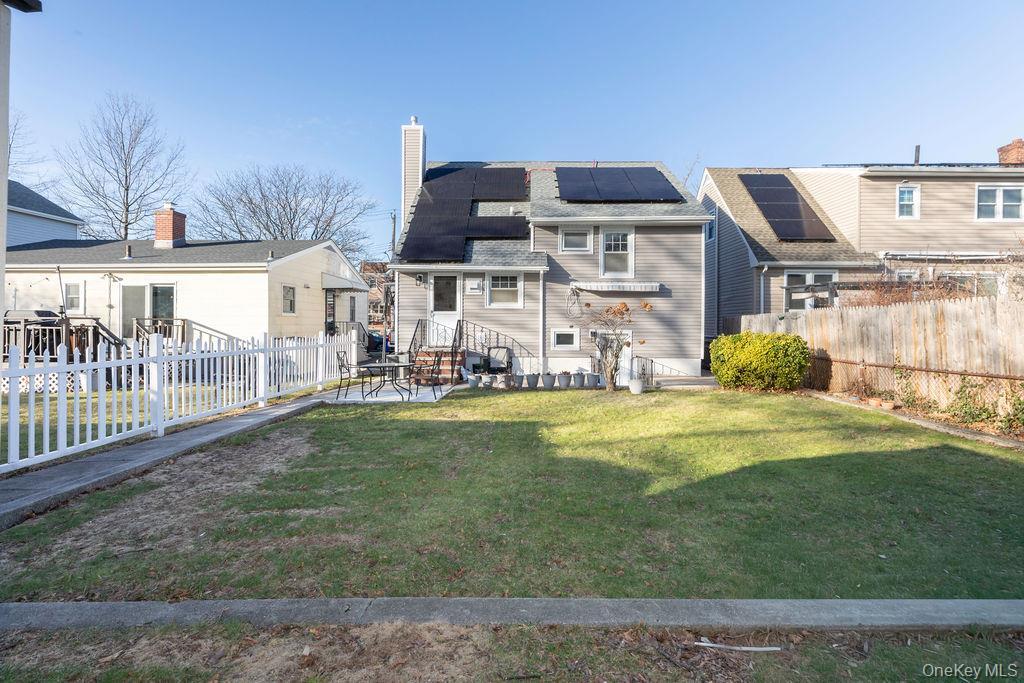 Single Family Reville  Bronx, NY 10464, MLS-946356-25