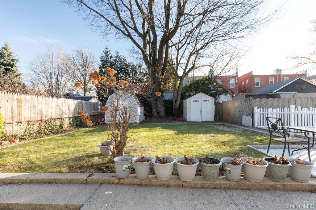 Single Family Reville  Bronx, NY 10464, MLS-946356-27