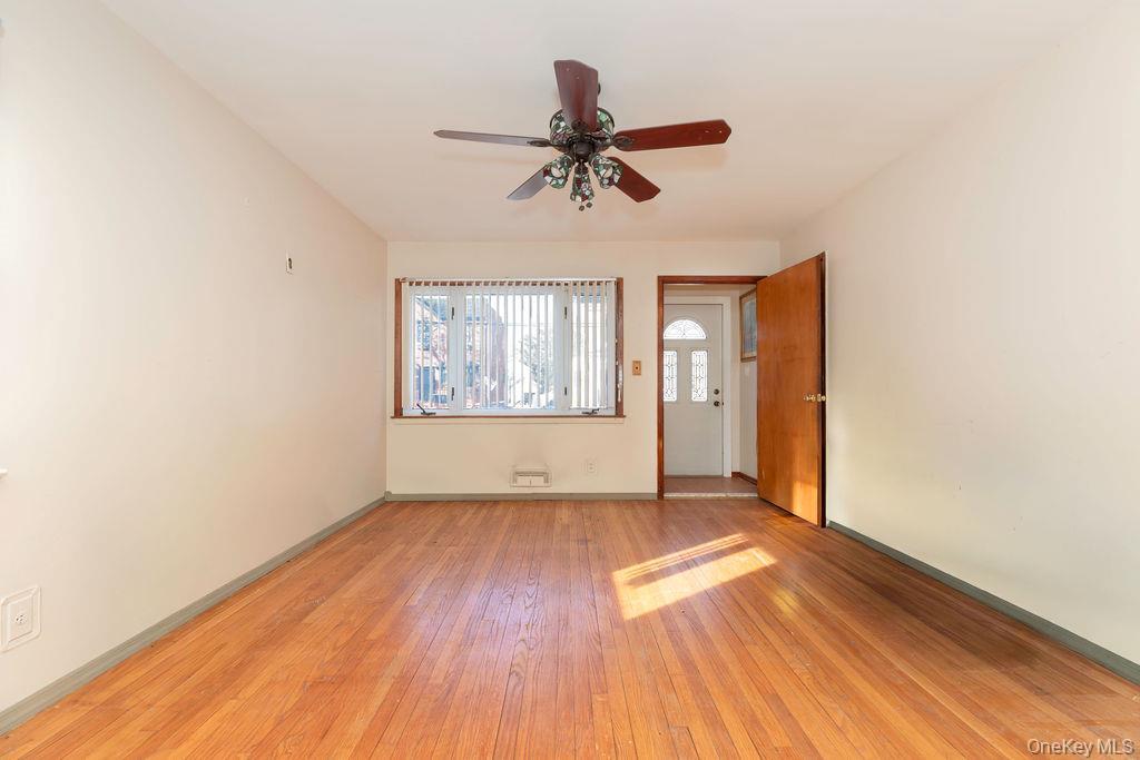 Single Family Reville  Bronx, NY 10464, MLS-946356-3