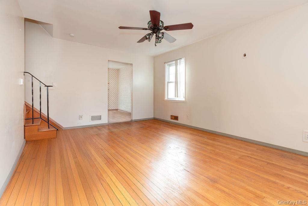 Single Family Reville  Bronx, NY 10464, MLS-946356-4